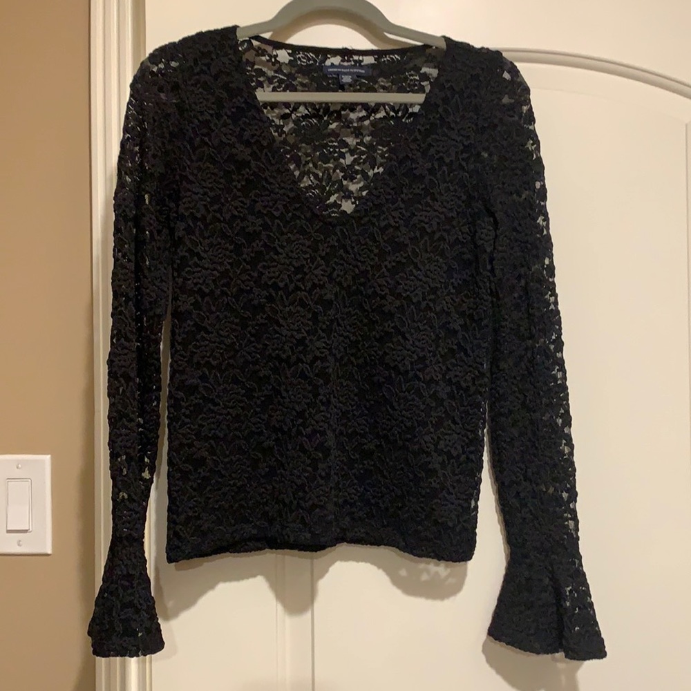 Bell sleeve lace long sleeve top